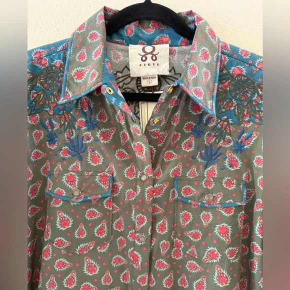 Chic Lightweight Floral Button Down Fique Natalie Shirt - Pom Dot Olive - Picture 3 of 9